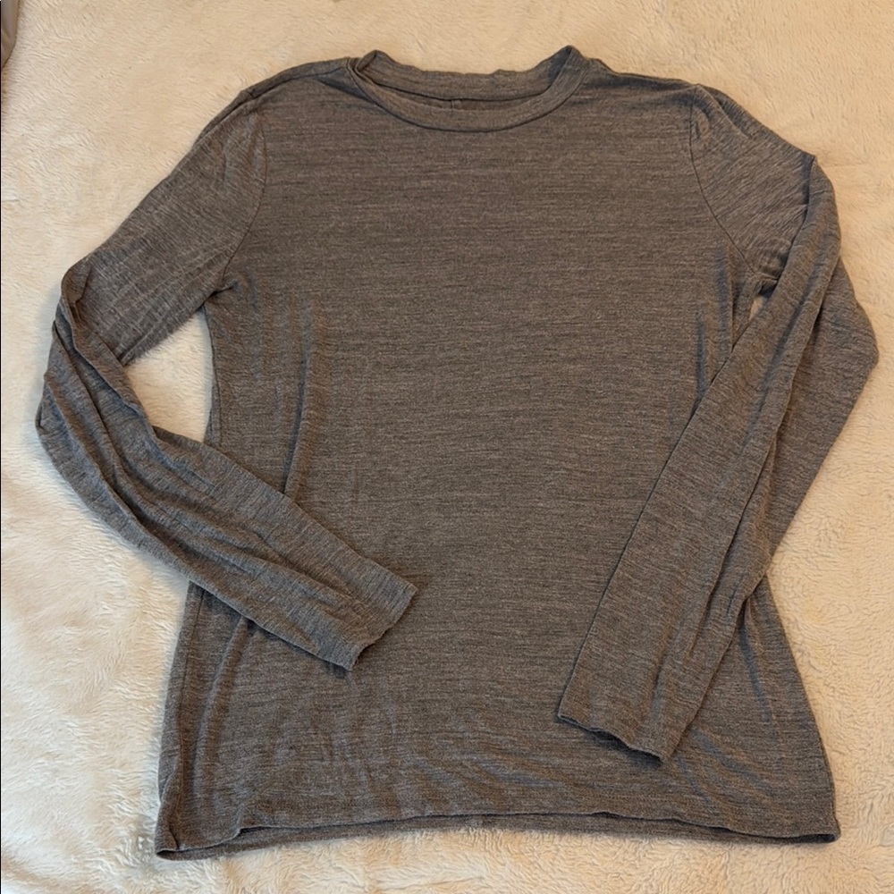 Women’s Lou & Grey LS gray top, size M, very soft